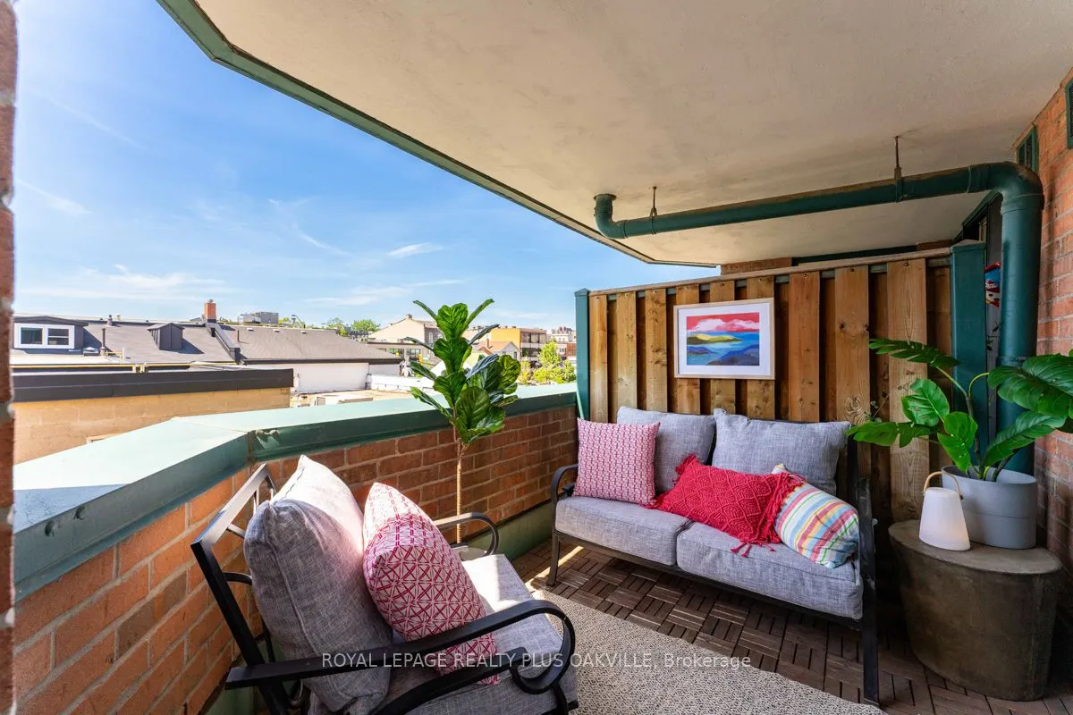 185 Robinson Street, #315