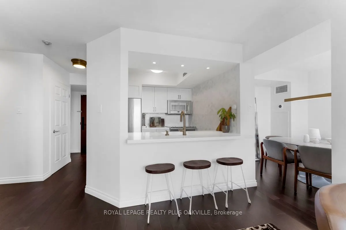 185 Robinson Street, #315