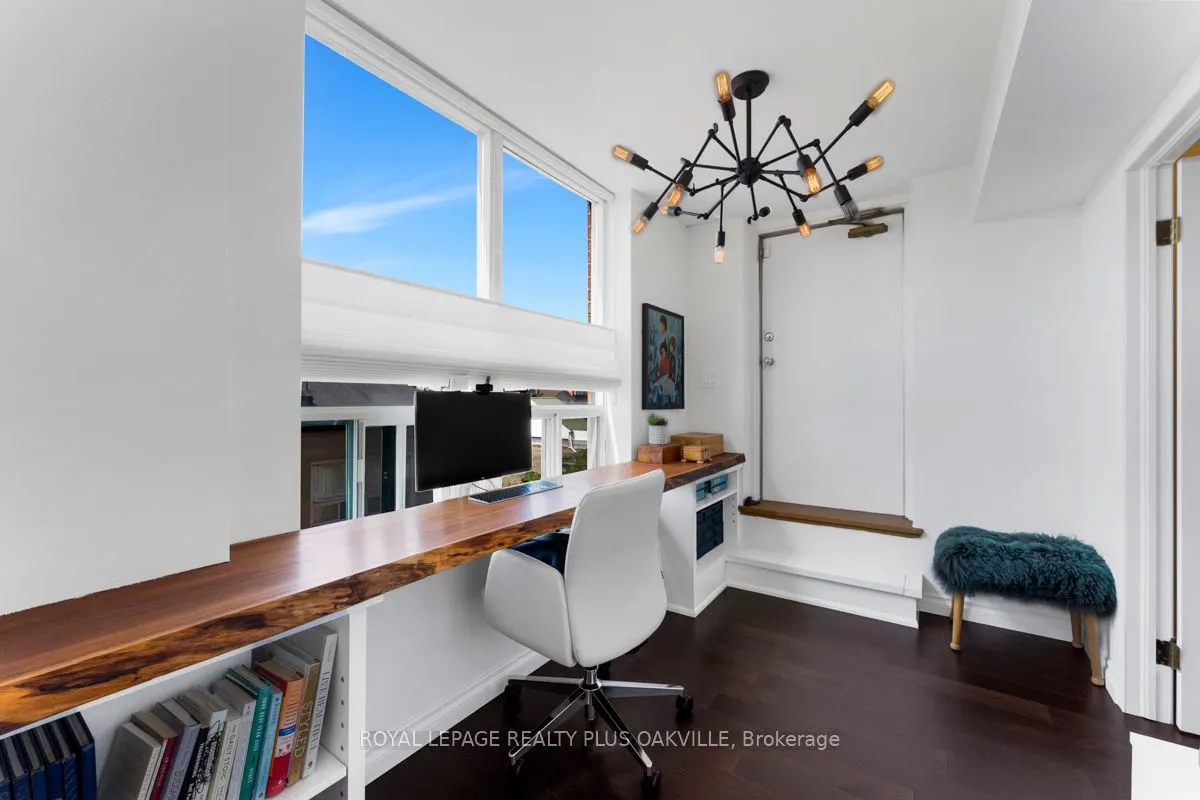 185 Robinson Street, #315