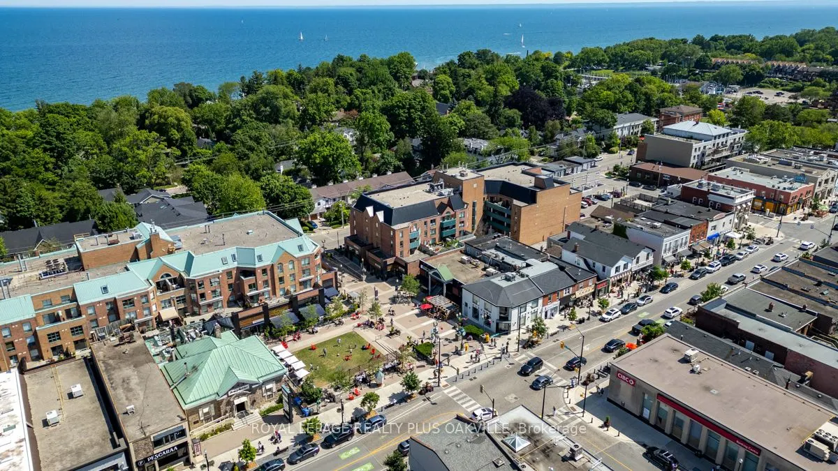 185 Robinson Street, #315