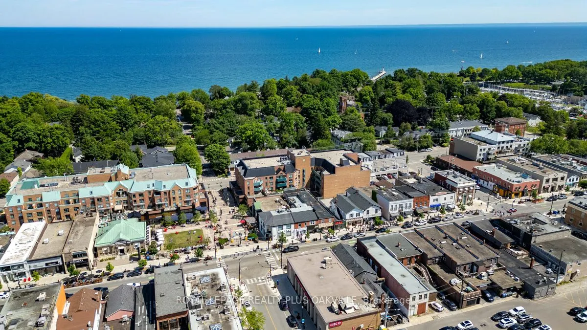 185 Robinson Street, #315
