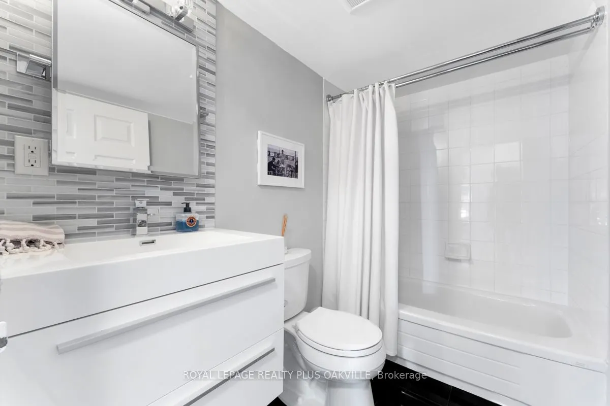 185 Robinson Street, #315