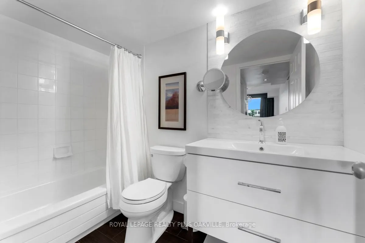185 Robinson Street, #315