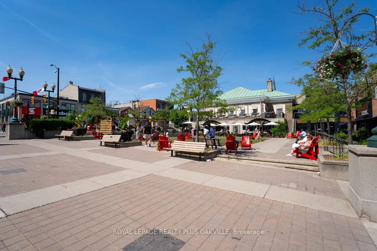 185 Robinson Street, #315