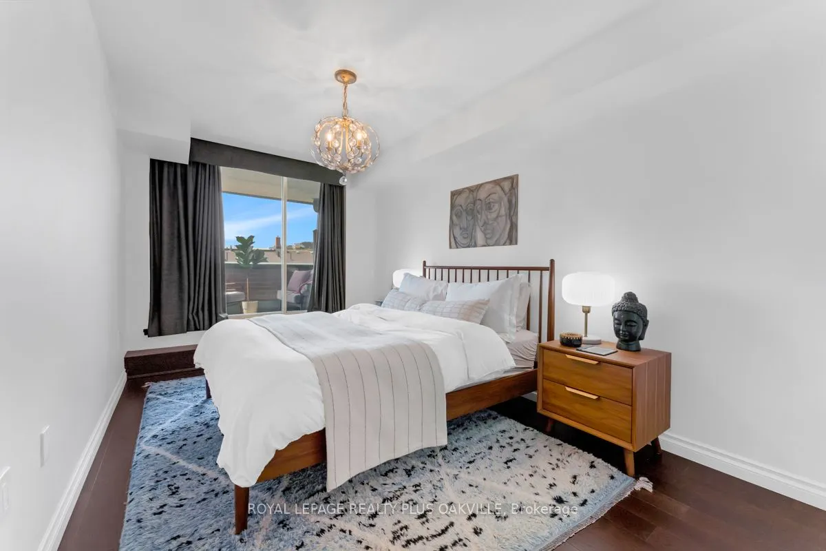 185 Robinson Street, #315
