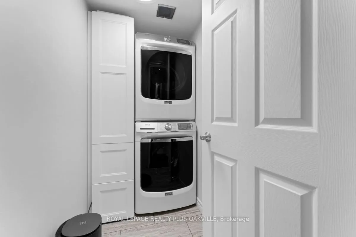 185 Robinson Street, #315