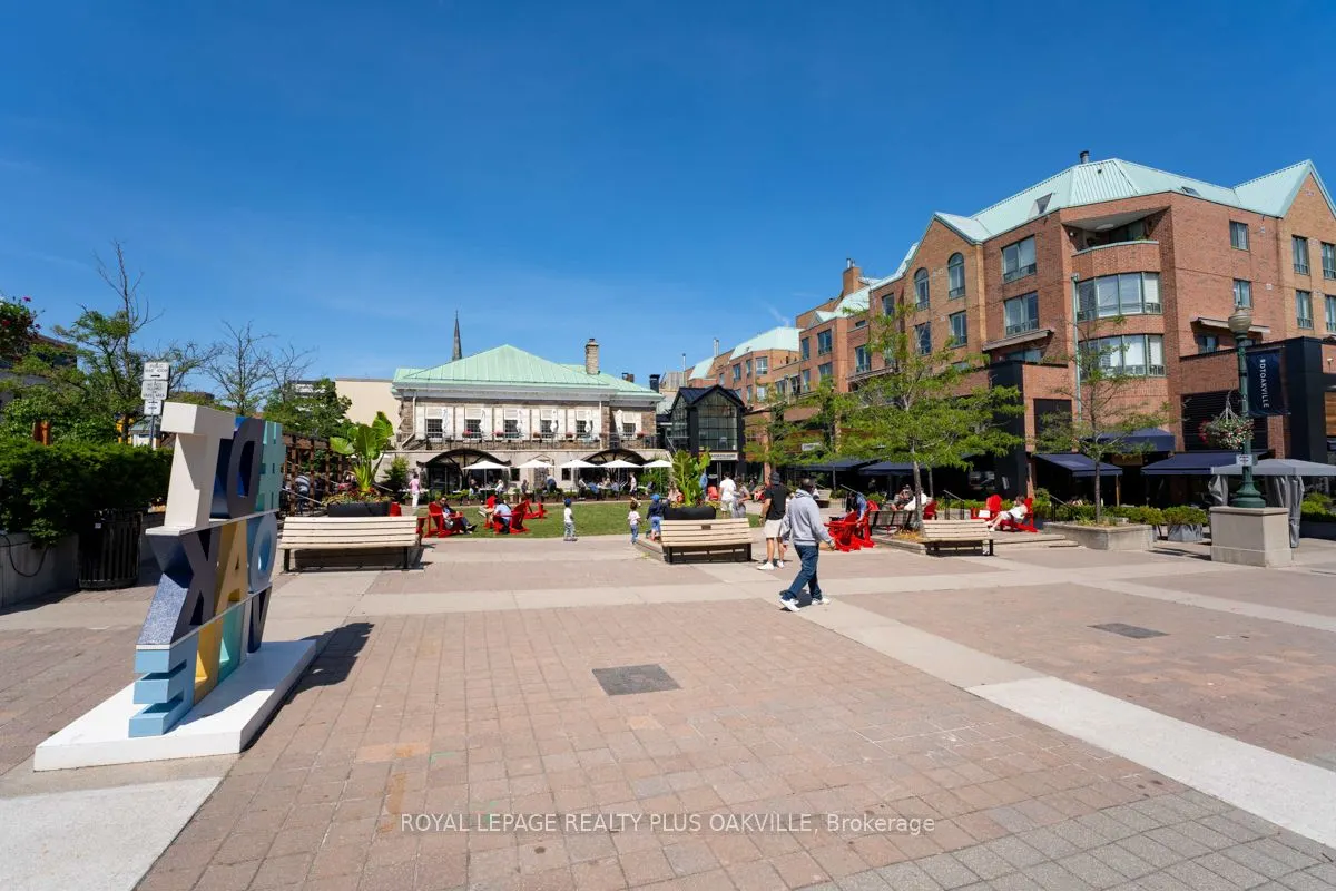 185 Robinson Street, #315