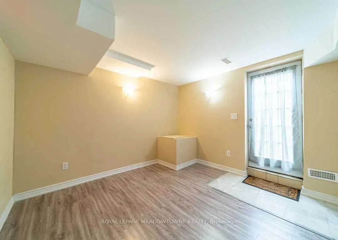1036 Yates Drive