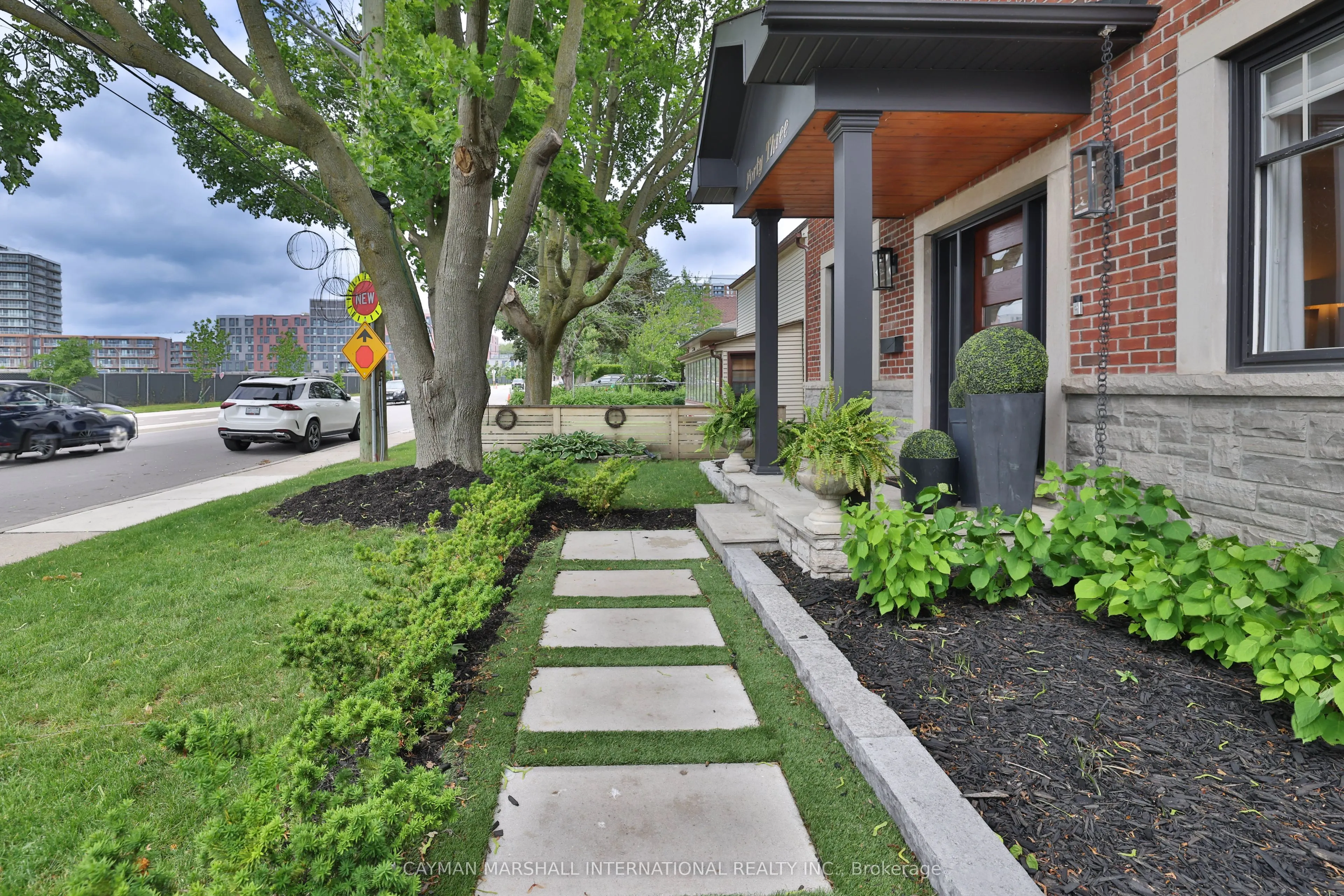 43 Mississauga Road S