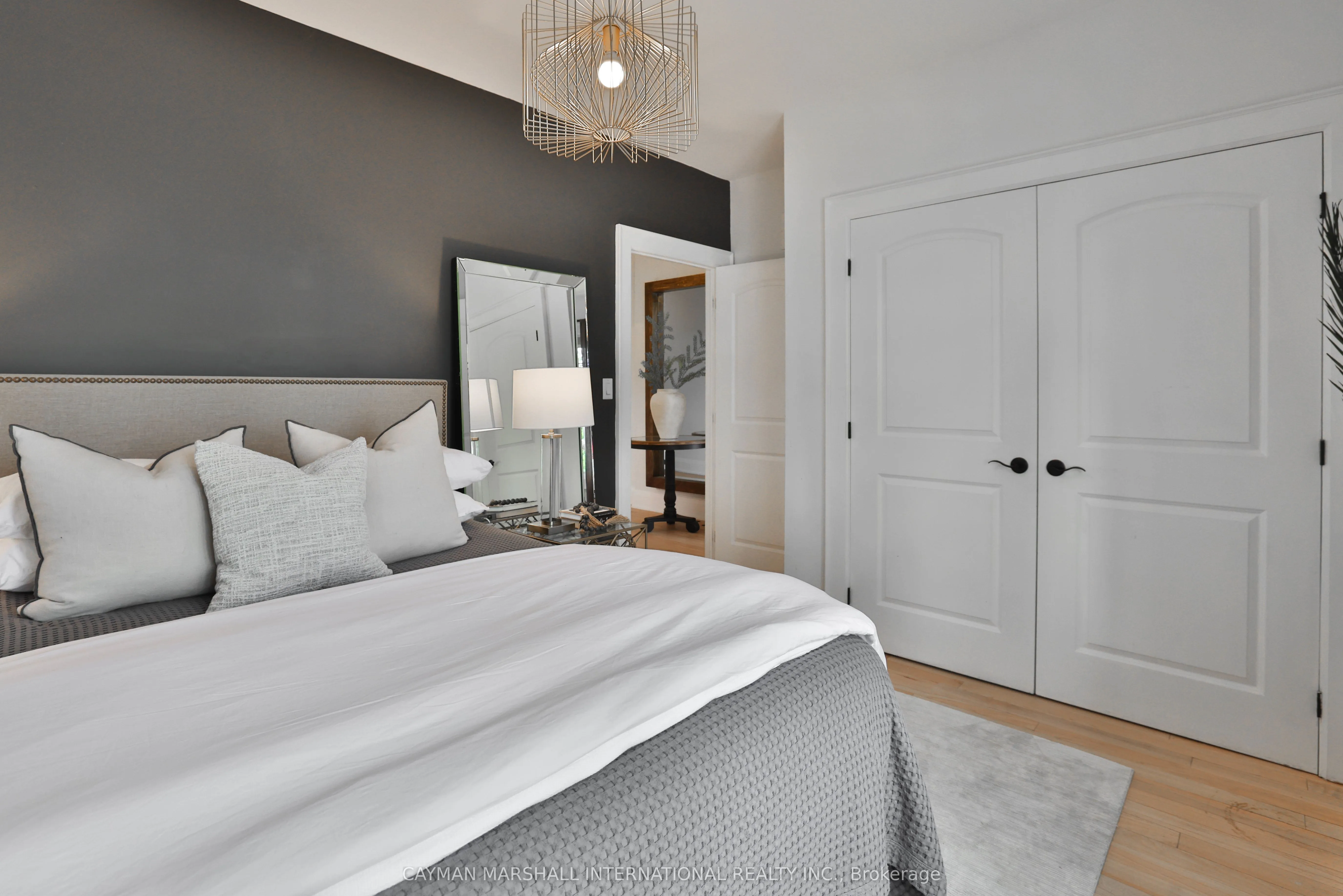 43 Mississauga Road S
