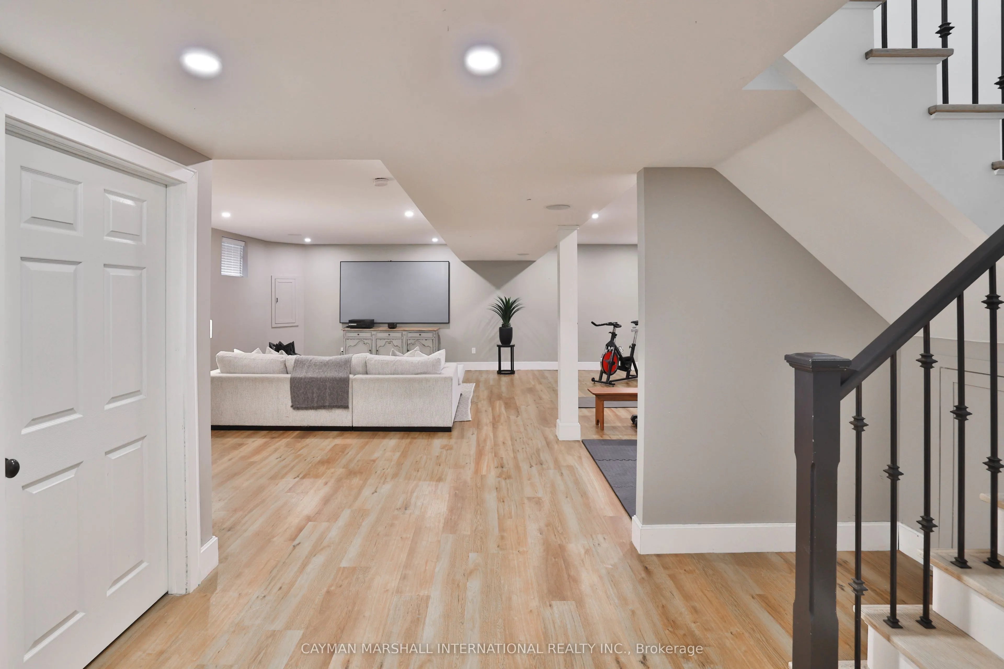 43 Mississauga Road S