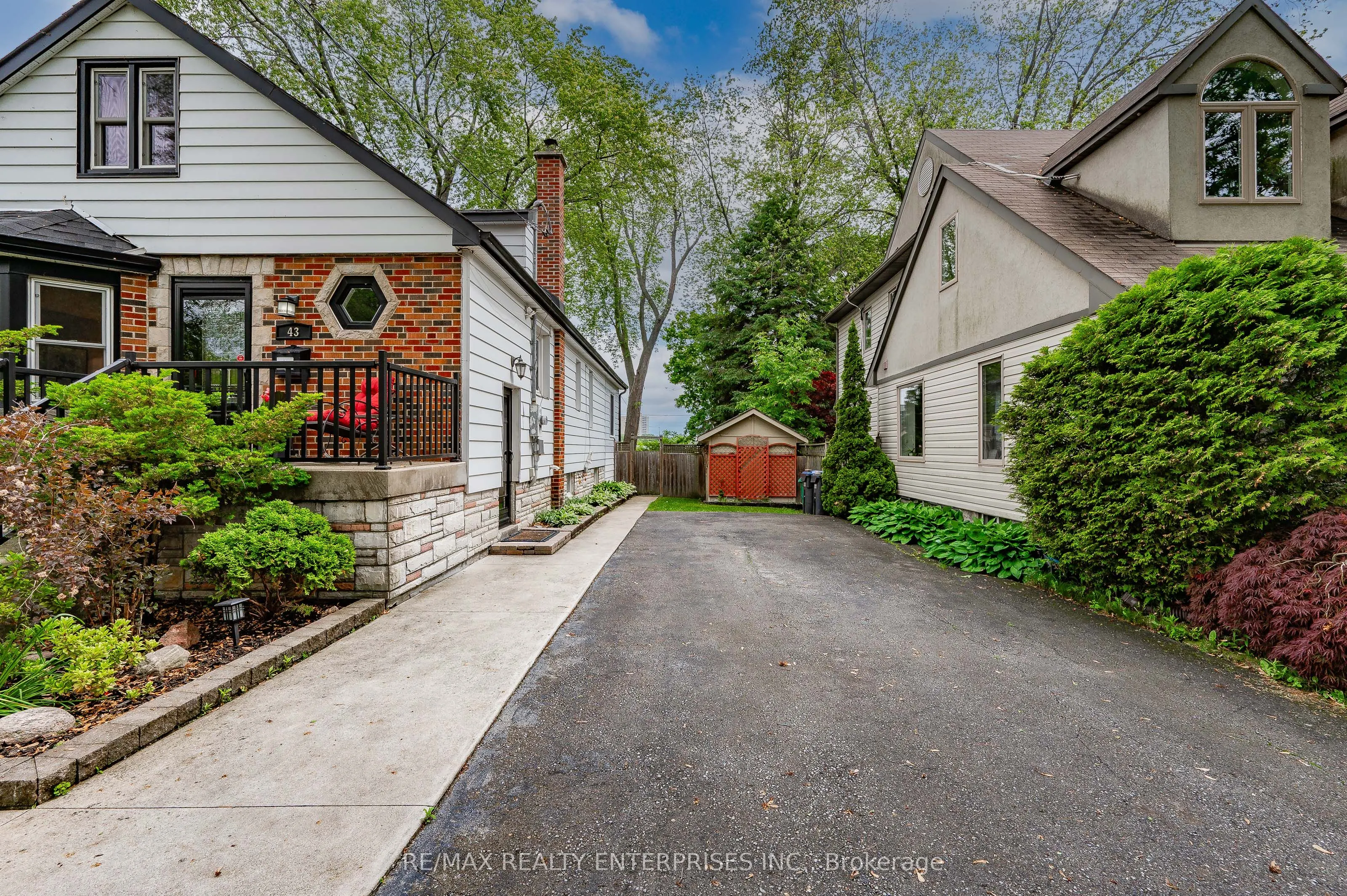 43 Pine Avenue S
