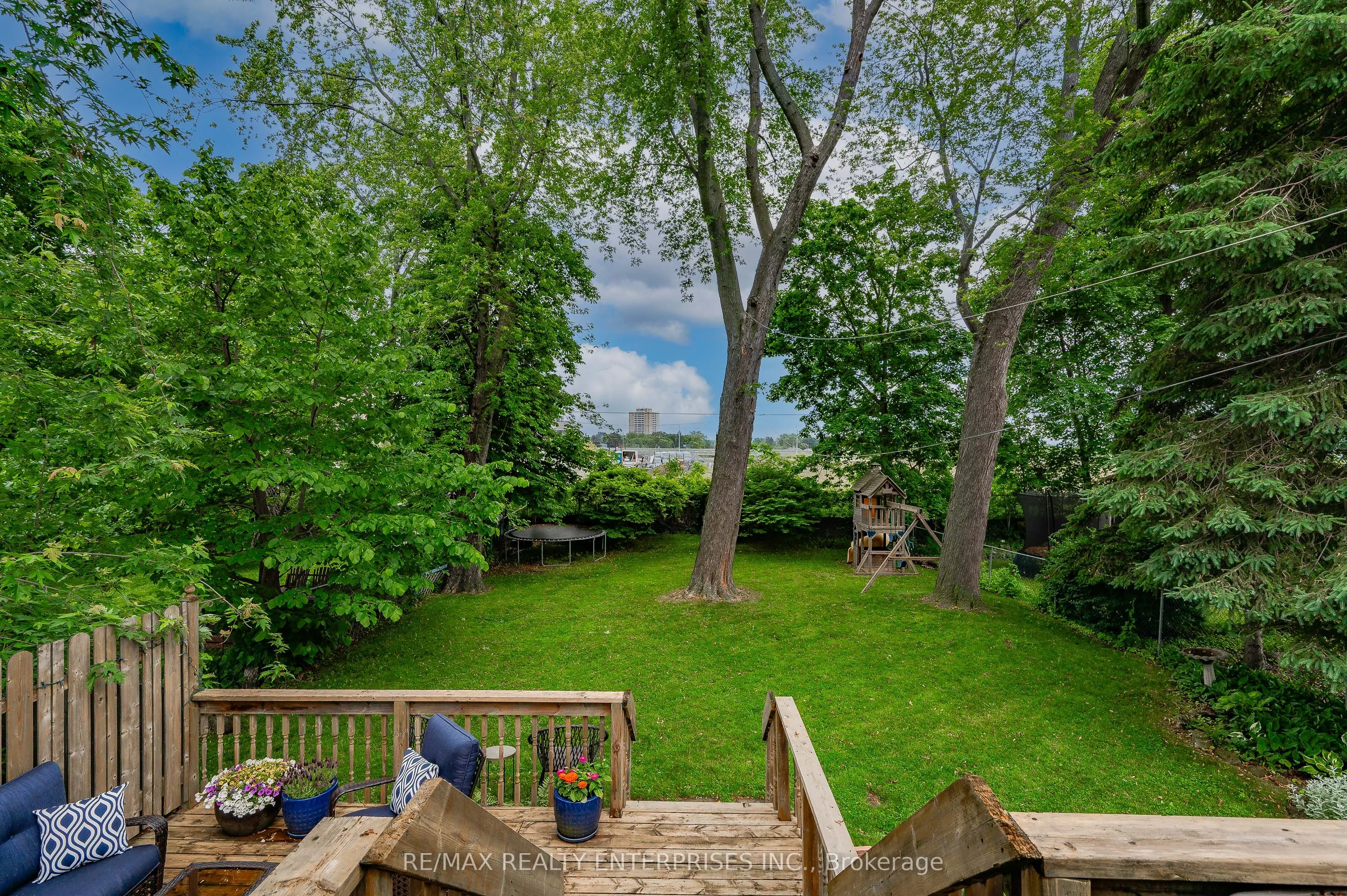 43 Pine Avenue S
