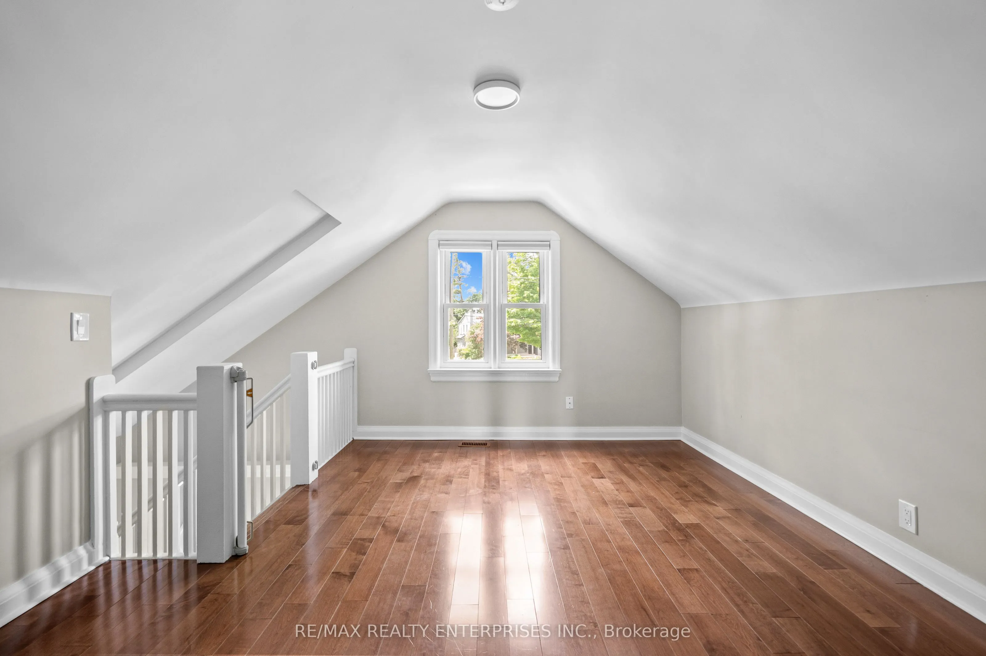 43 Pine Avenue S