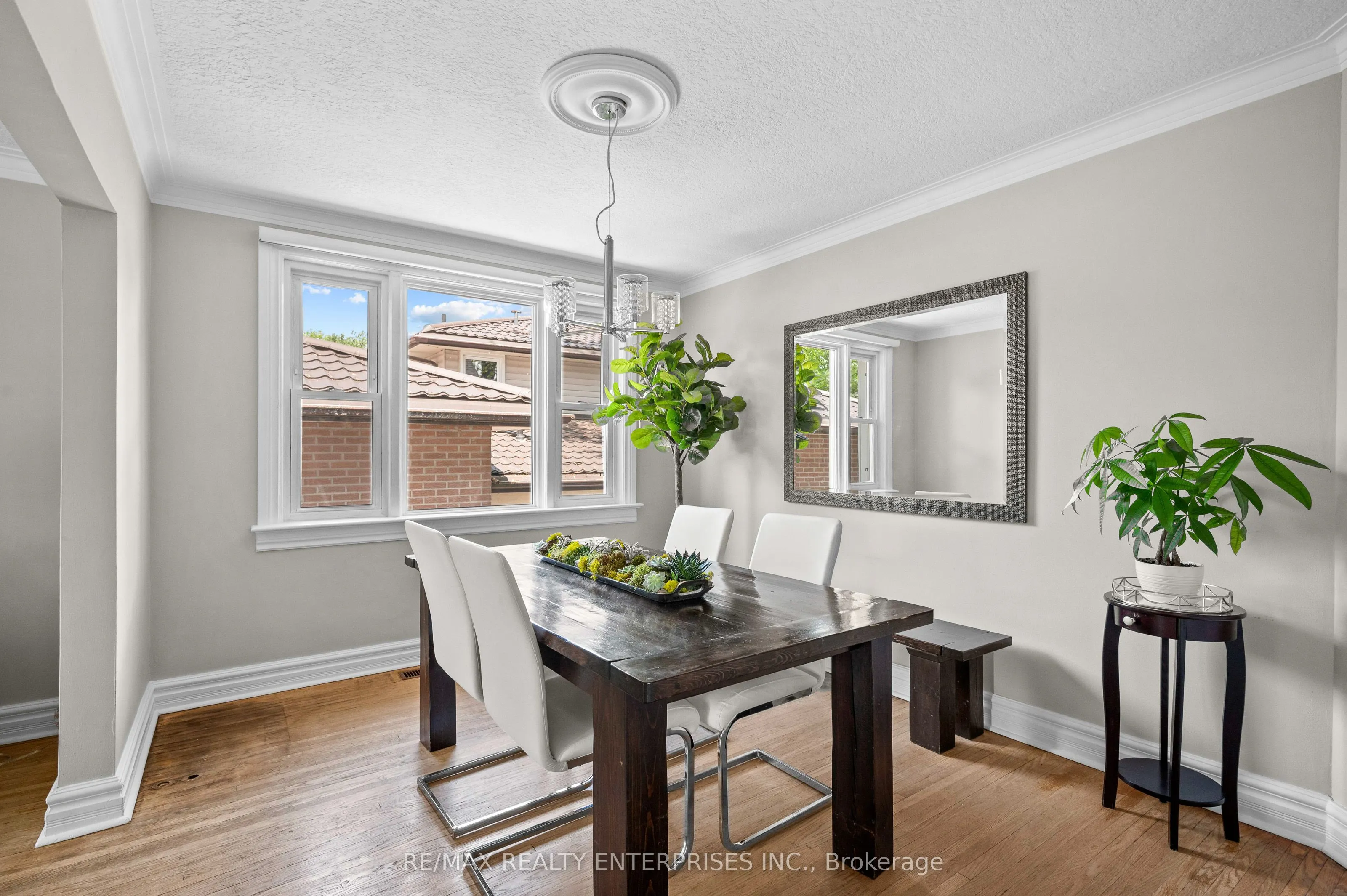 43 Pine Avenue S