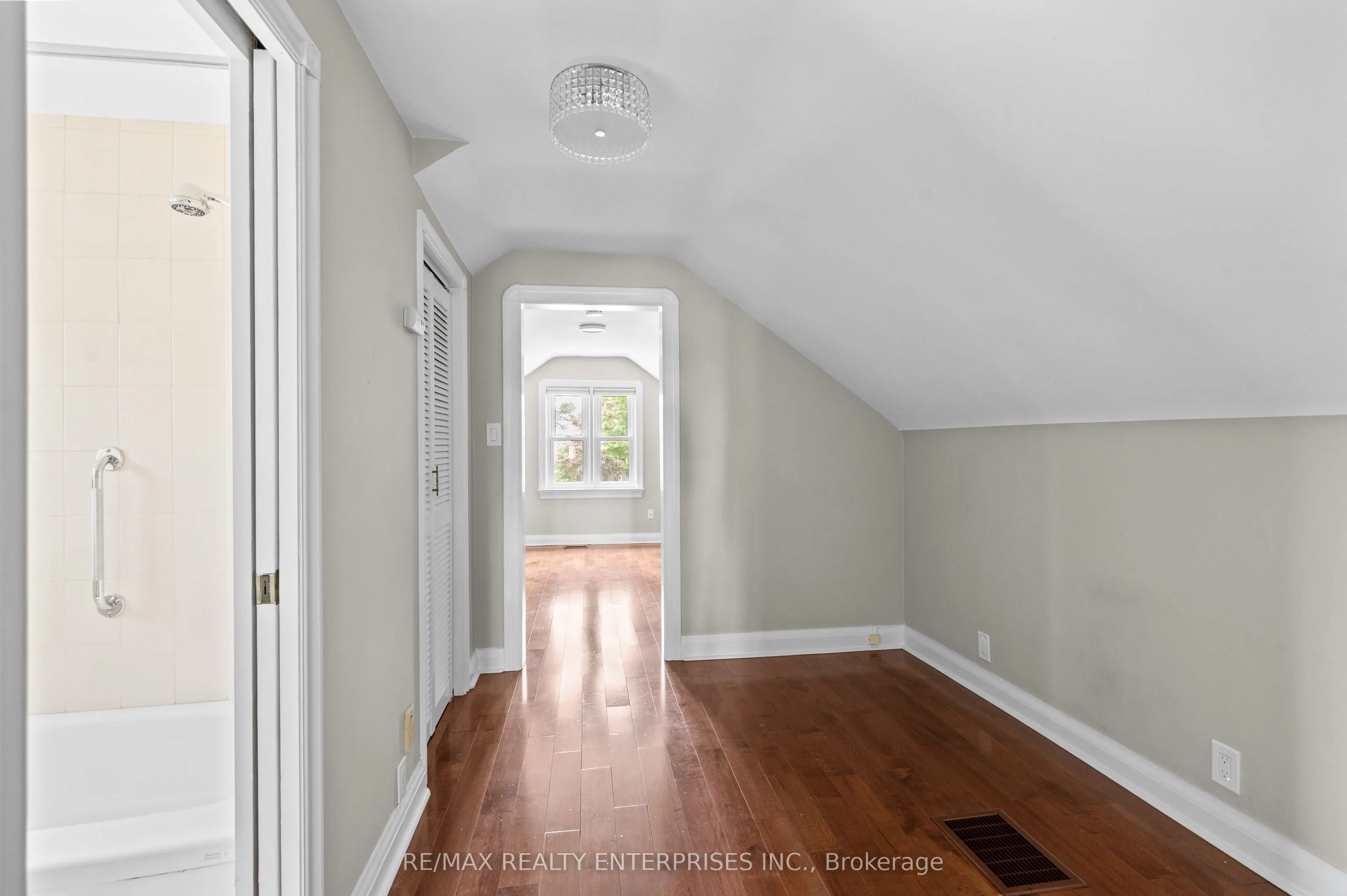43 Pine Avenue S