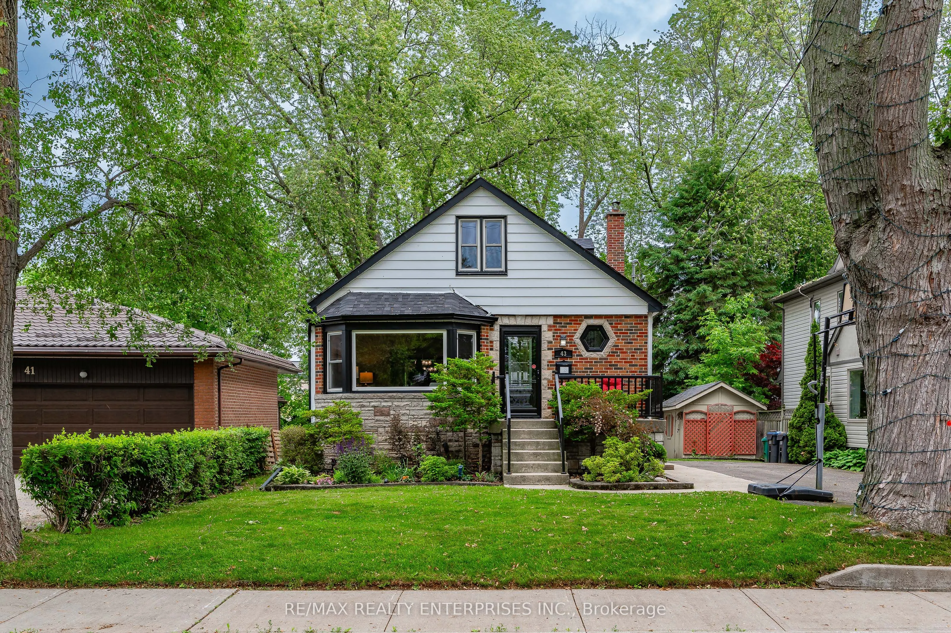43 Pine Avenue S