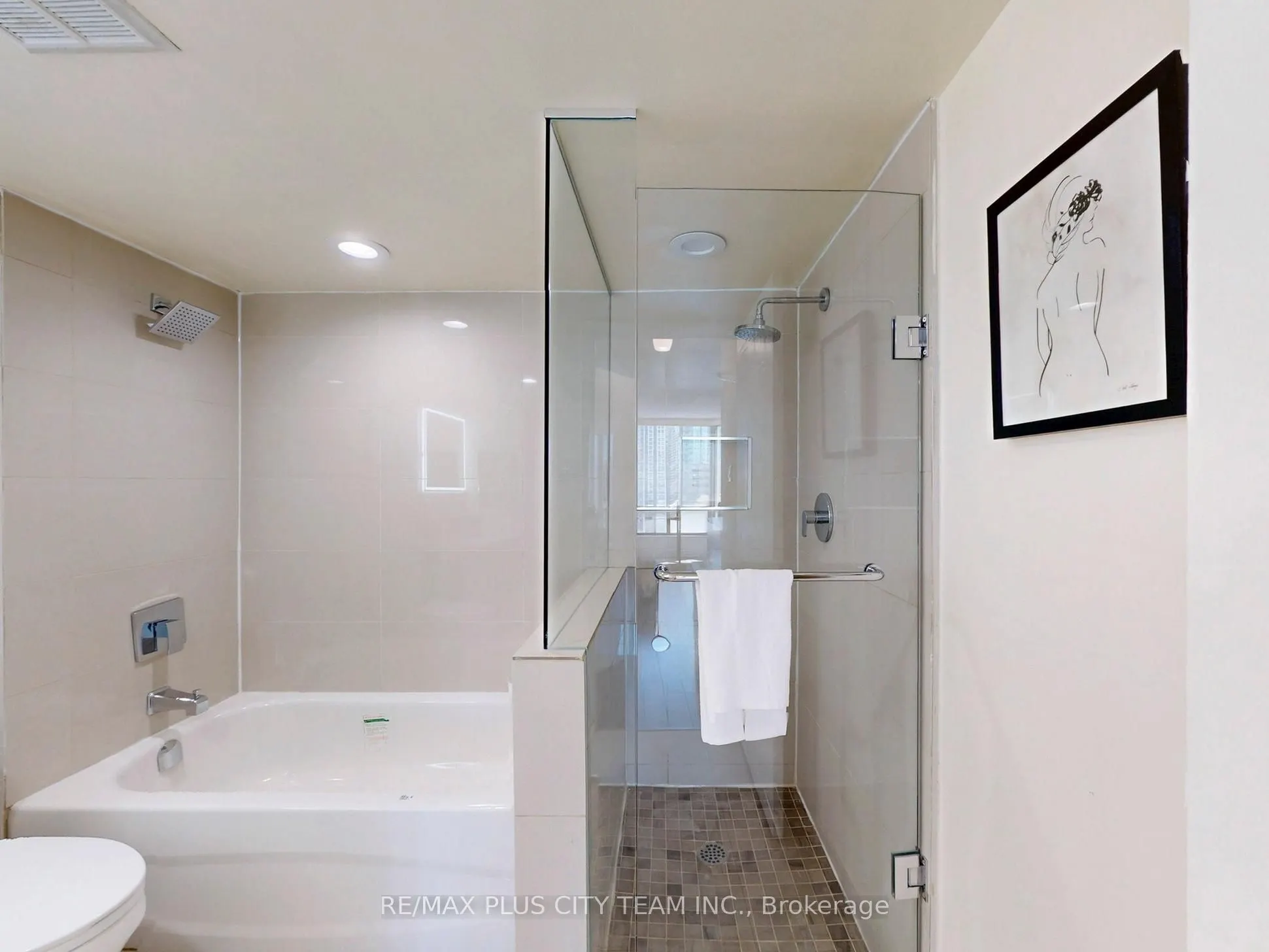 25 Fairview Road W, #605