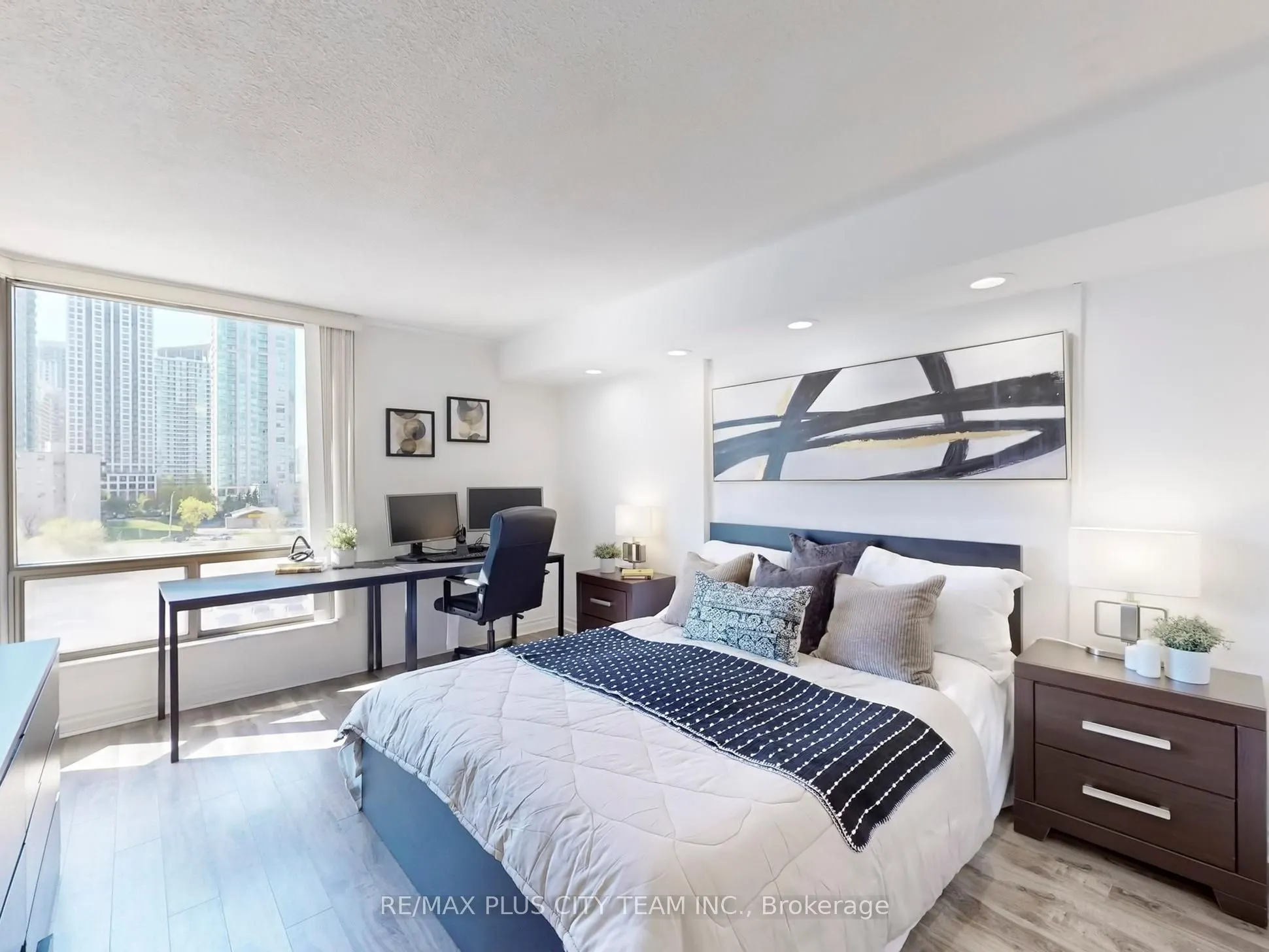 25 Fairview Road W, #605