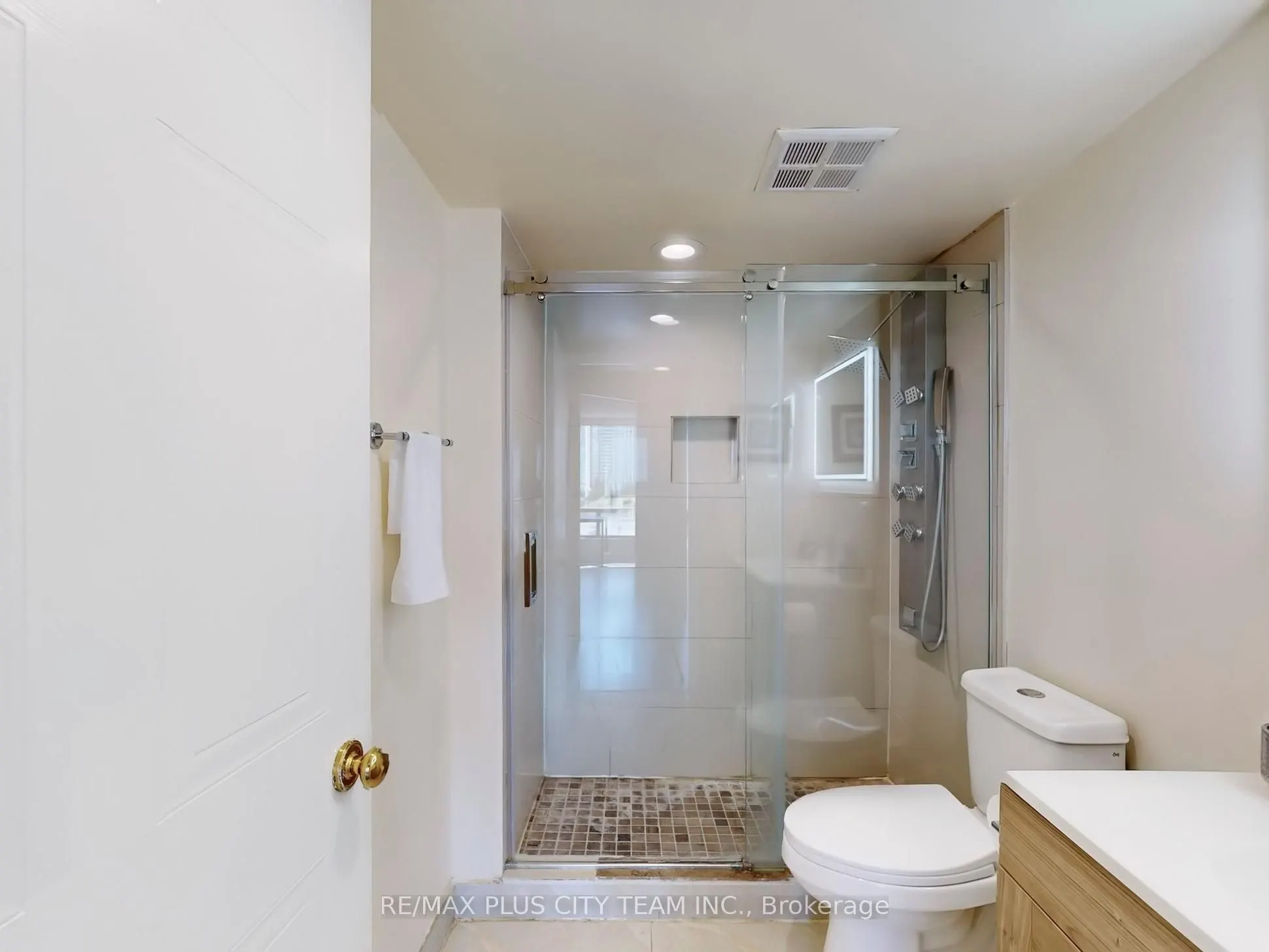 25 Fairview Road W, #605