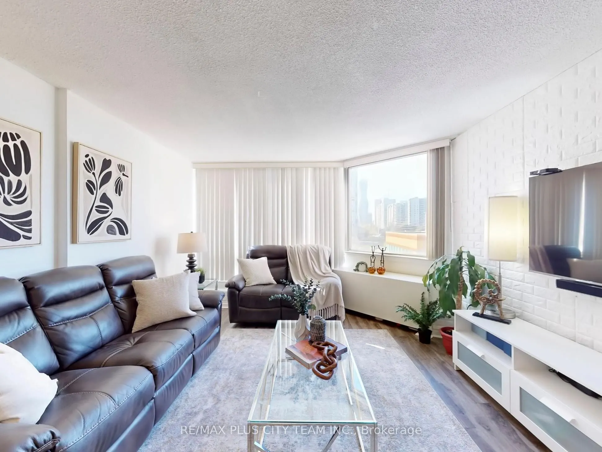 25 Fairview Road W, #605