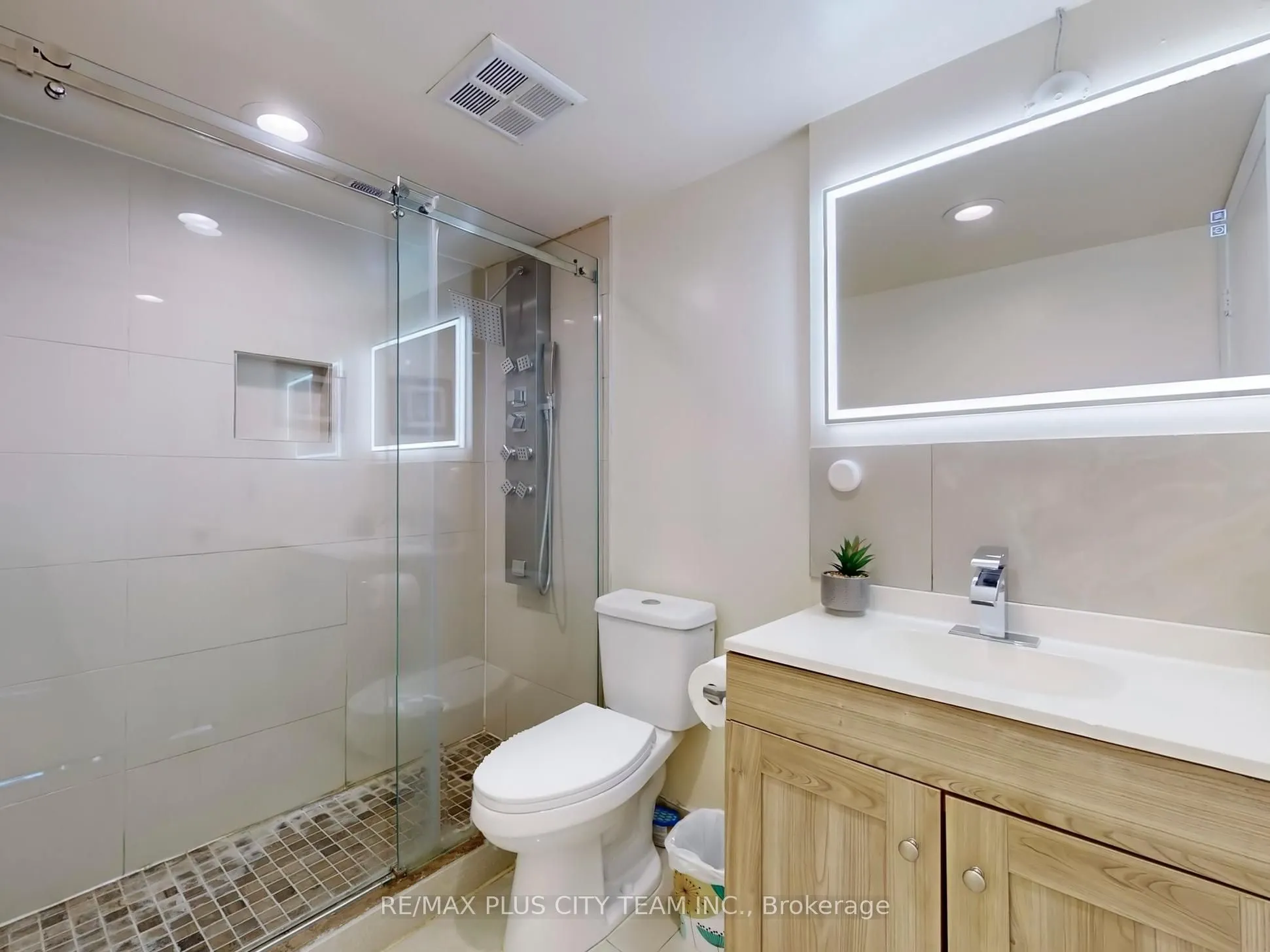 25 Fairview Road W, #605