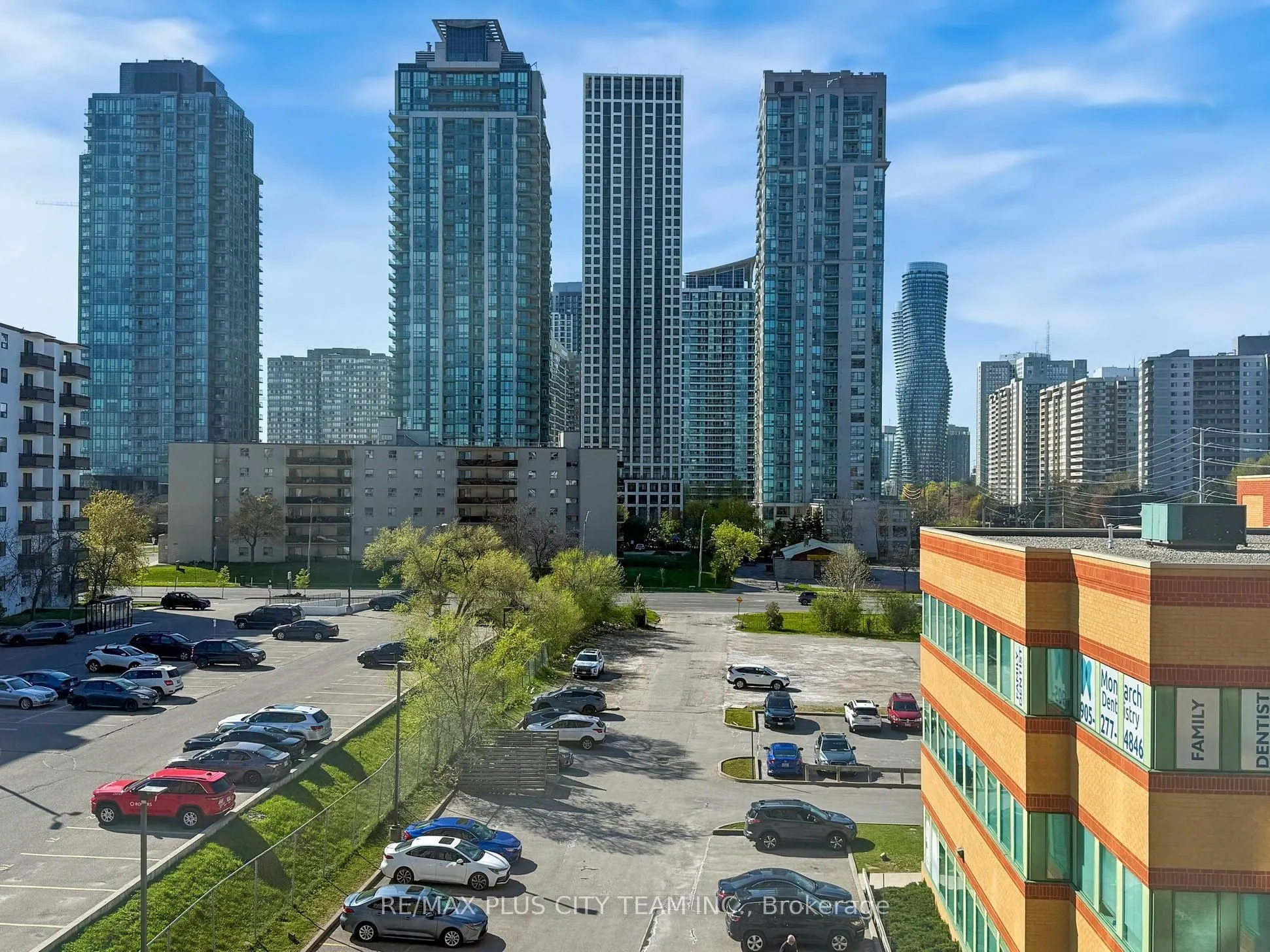 25 Fairview Road W, #605