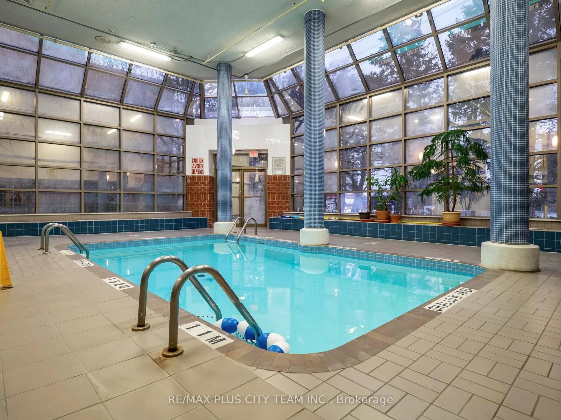 25 Fairview Road W, #605