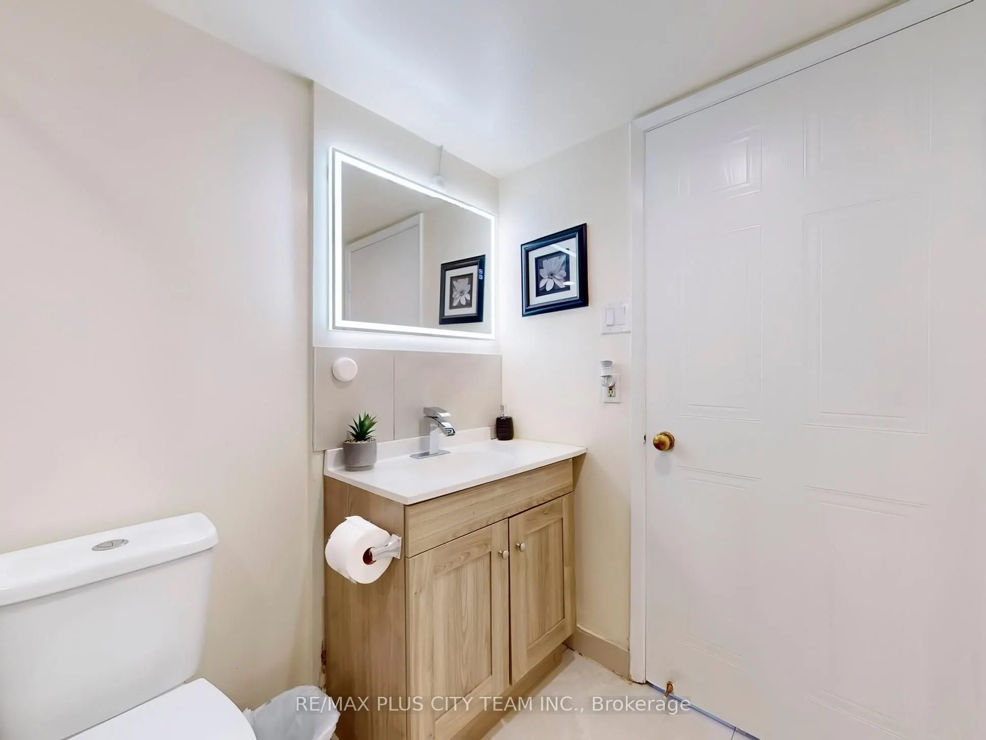 25 Fairview Road W, #605