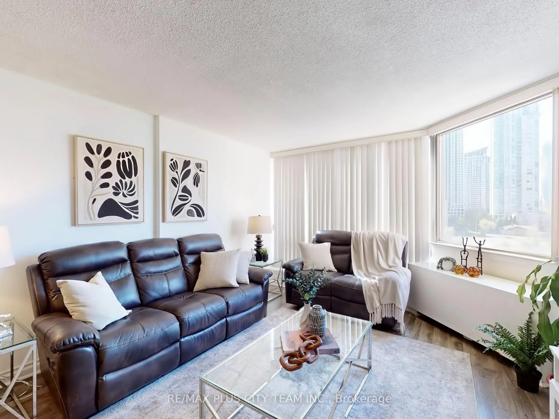 25 Fairview Road W, #605