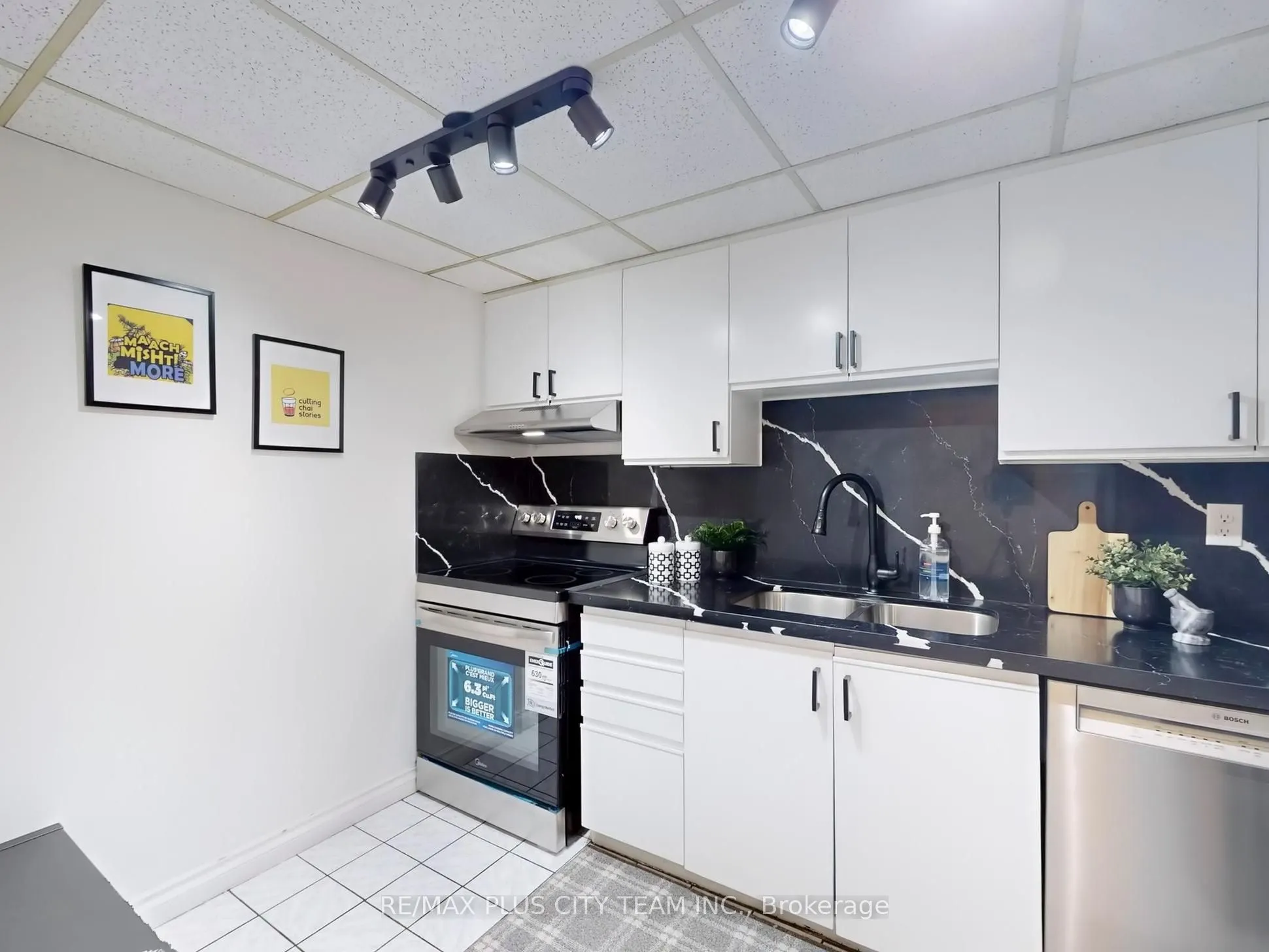 25 Fairview Road W, #605