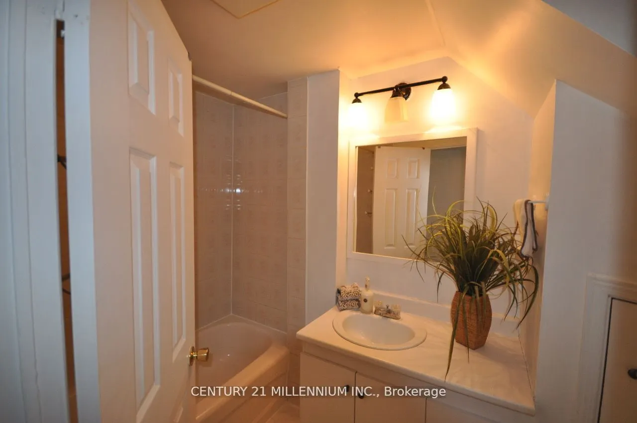 30 Corby Crescent, #Upper Level