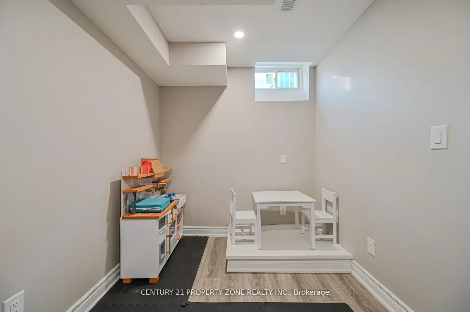 1544 Leger Way