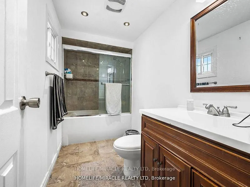 3124 Patrick Crescent