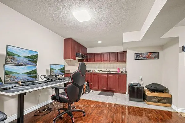 3124 Patrick Crescent