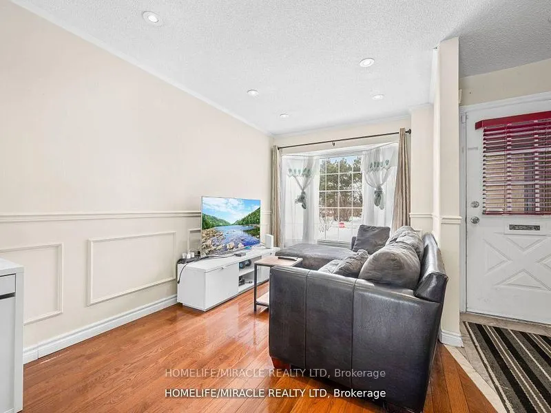 3124 Patrick Crescent