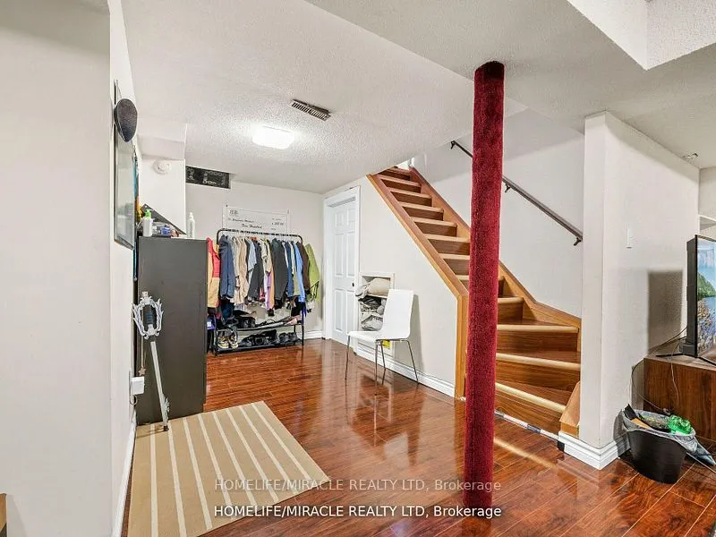 3124 Patrick Crescent