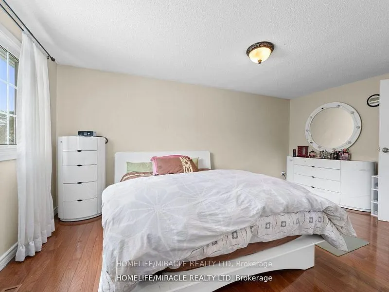 3124 Patrick Crescent
