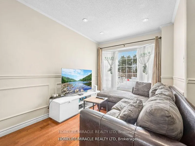 3124 Patrick Crescent