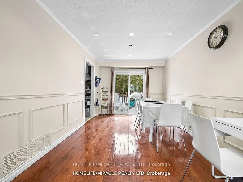3124 Patrick Crescent