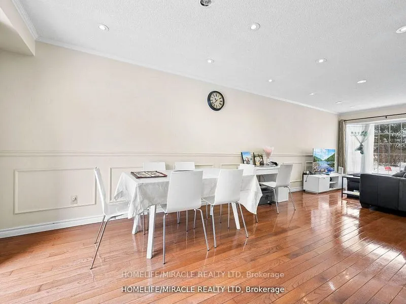 3124 Patrick Crescent