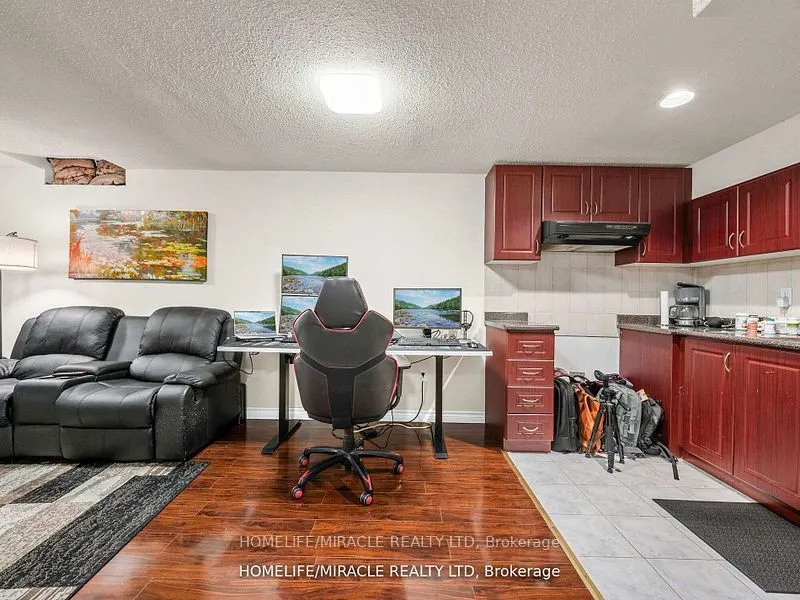 3124 Patrick Crescent