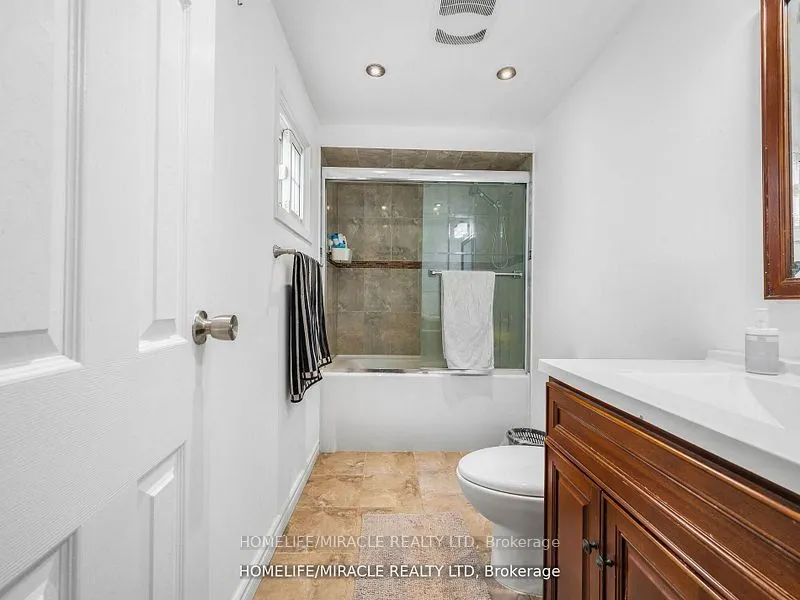 3124 Patrick Crescent