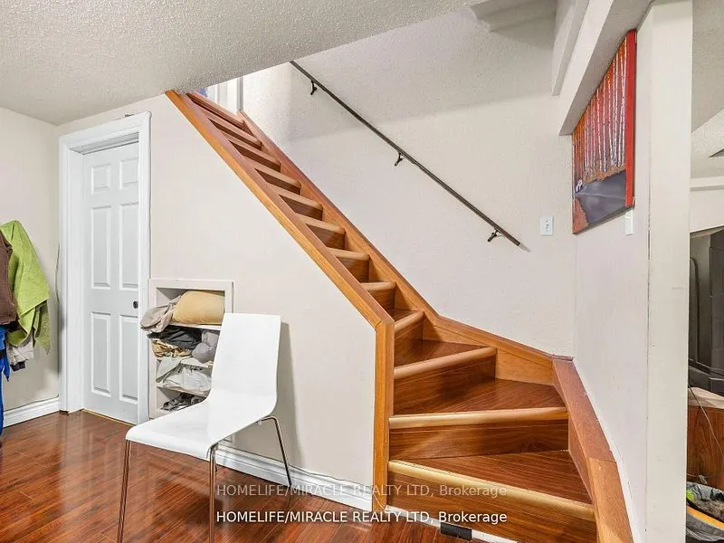 3124 Patrick Crescent