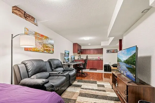 3124 Patrick Crescent