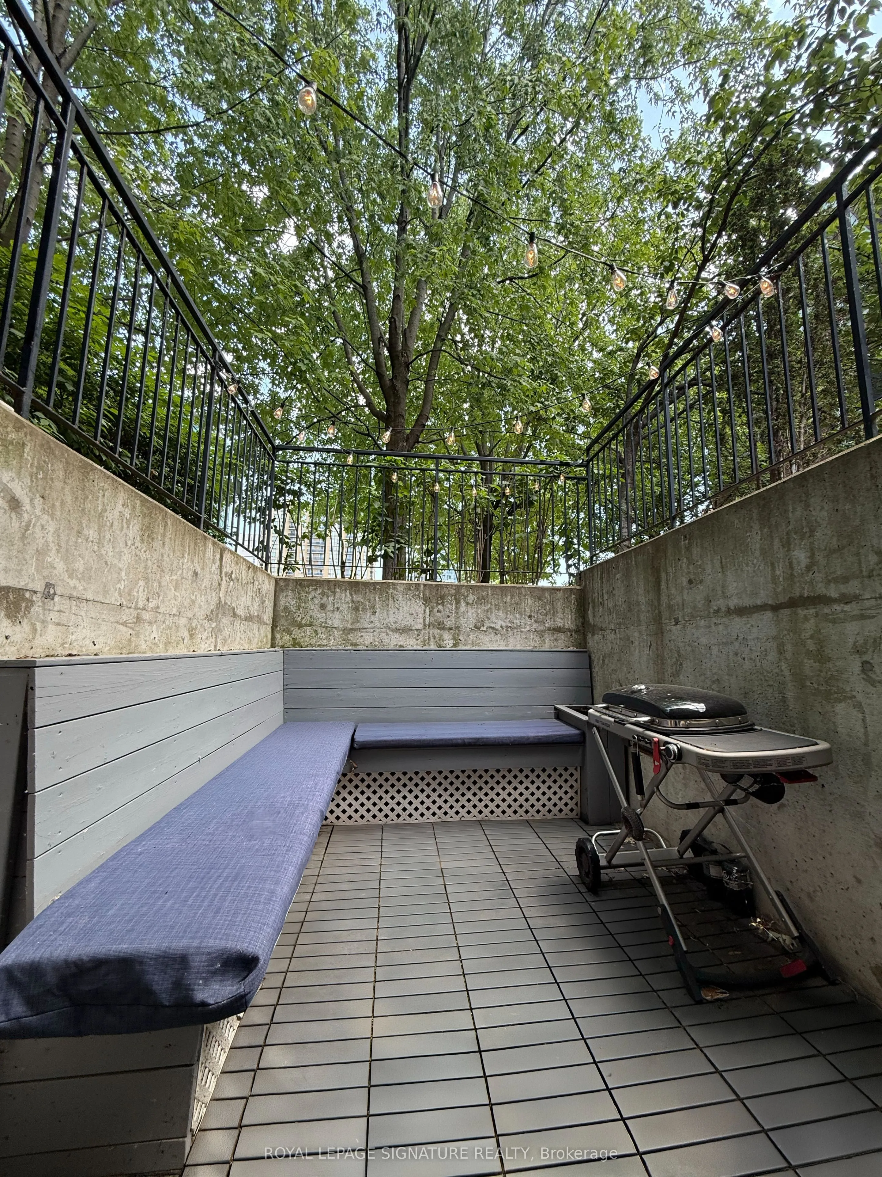 28 Laidlaw Street, #1602