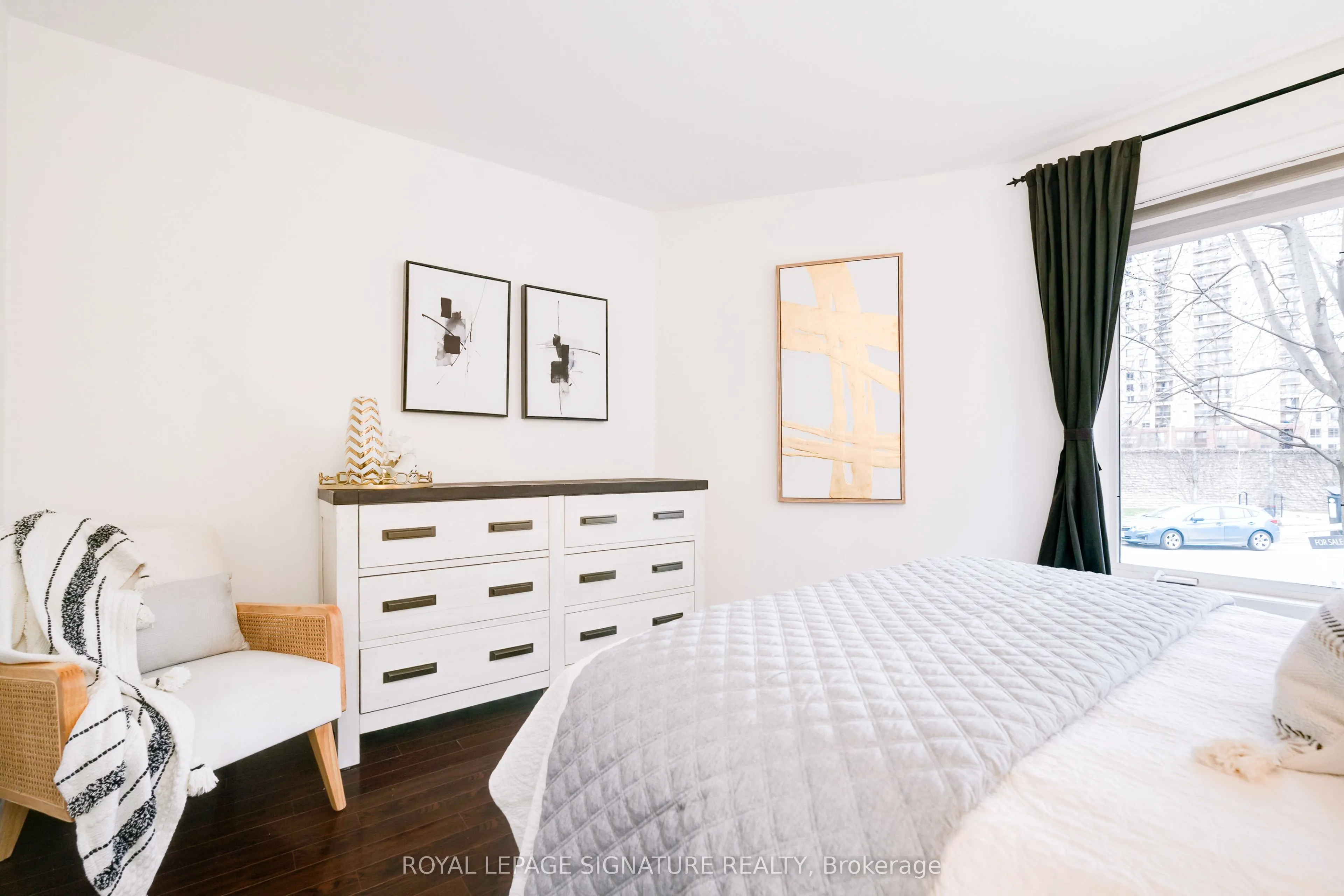 28 Laidlaw Street, #1602
