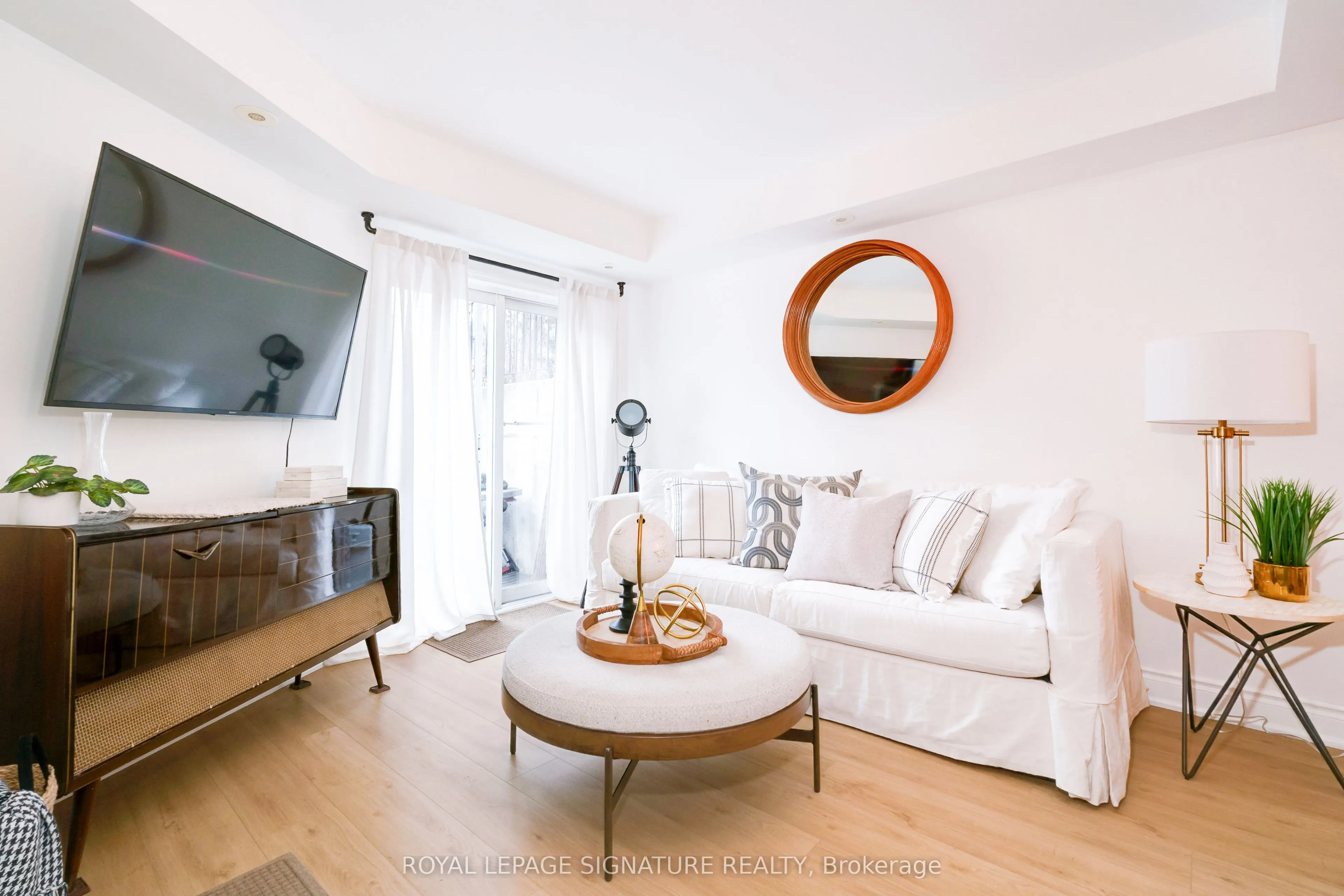 28 Laidlaw Street, #1602