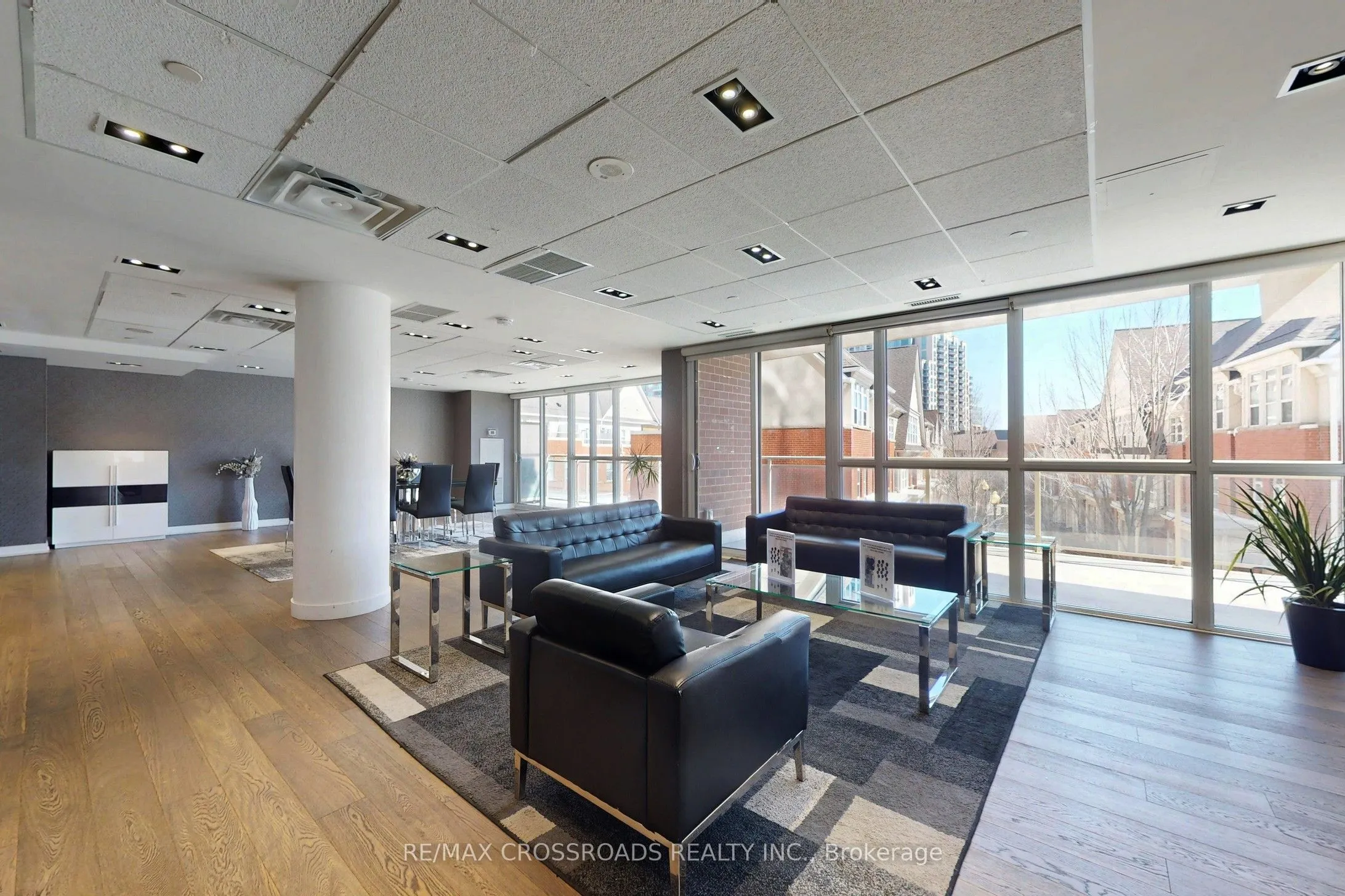 5101 Dundas Street W, #810