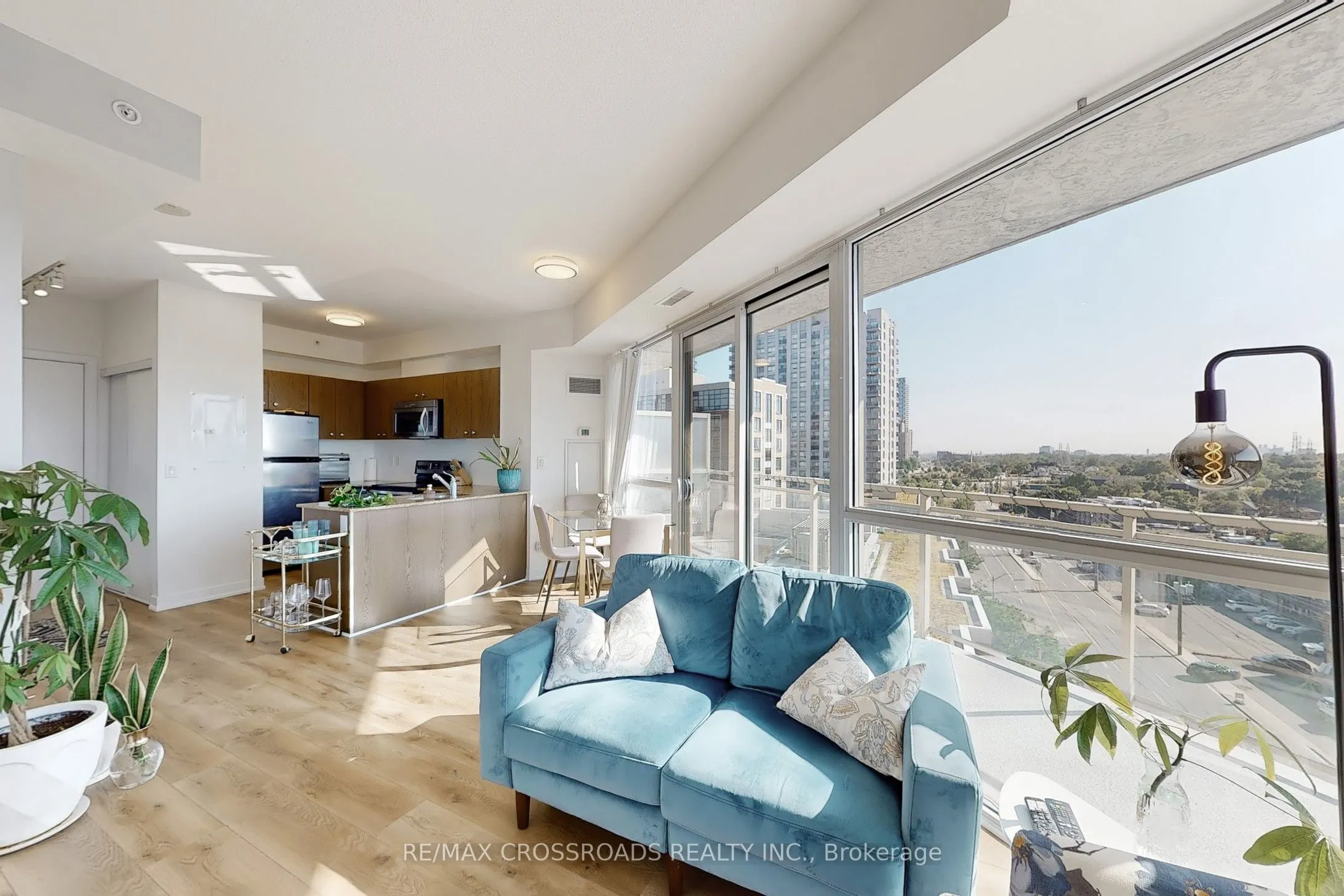 5101 Dundas Street W, #810